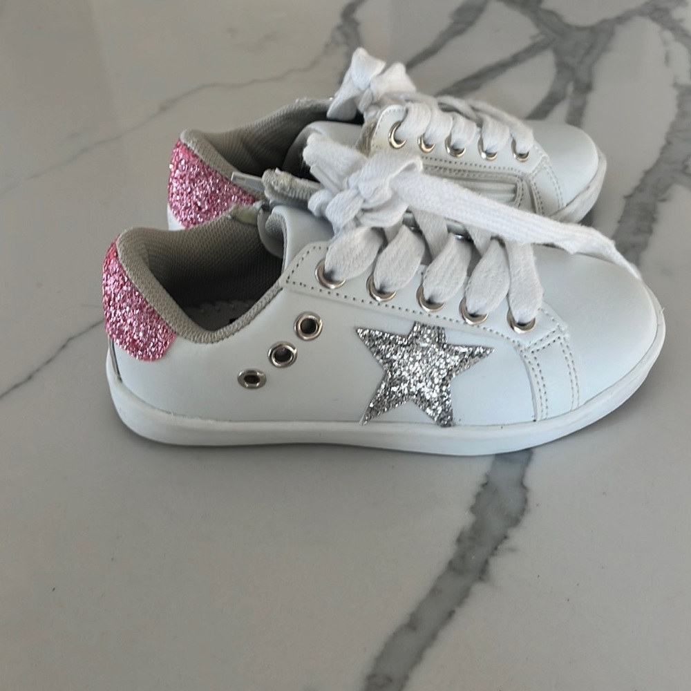 Worn once HOO silver sparkly sneakers with pink sparkly star size 10-runs small